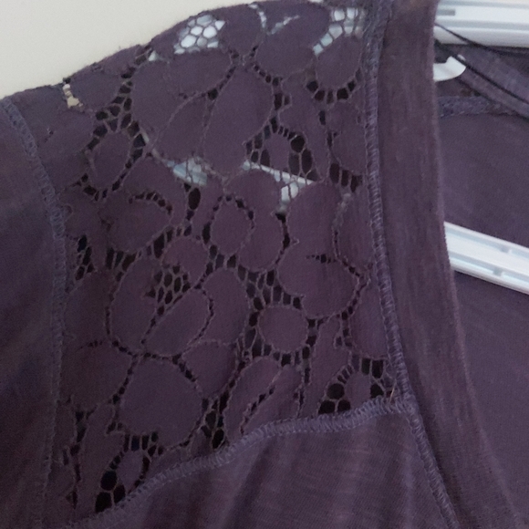 American Eagle 3/4 sleeve - Picture 2 of 3